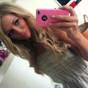 NICOLLE841